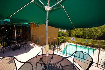 Ponderosa apartments pool area table
